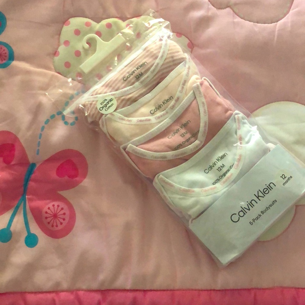 CALVIN KLEIN Organic Baby Girl 6 pack Bodysuit Onesie Set PINKS 12M  BRAND NEW